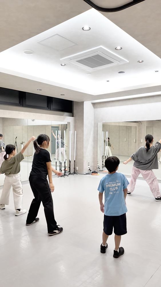 ステージでのダンス発表風景